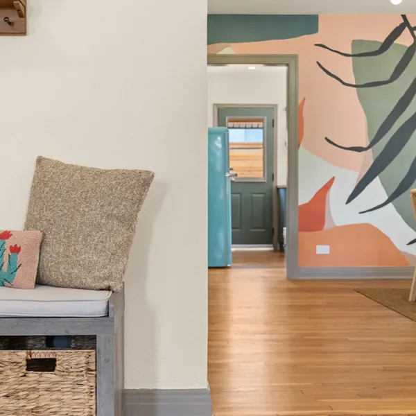 ShortTermRental_SanAntonio_147EEdgewoodPl_Living3